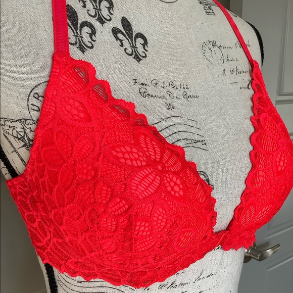 ❤️‍🔥 PINK Lace Bra ❤️‍🔥 - Picture 3 of 11
